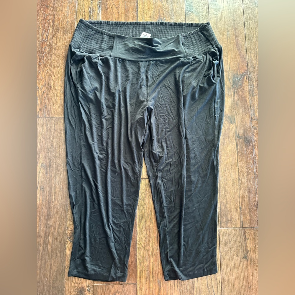 Torrid Women’s Black Pull-on Pants- size 4X